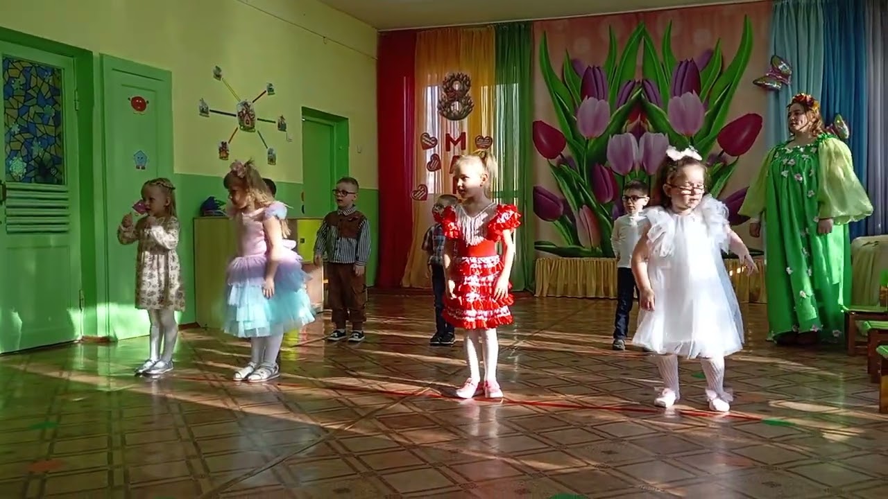 Утренник 8 марта, солнечные зайчики. 4ч.