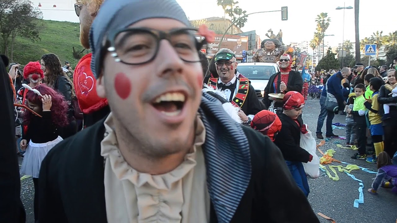 La Cabalgata del Humor abre las fiestas del Carnaval Especial por las calles de Algeciras