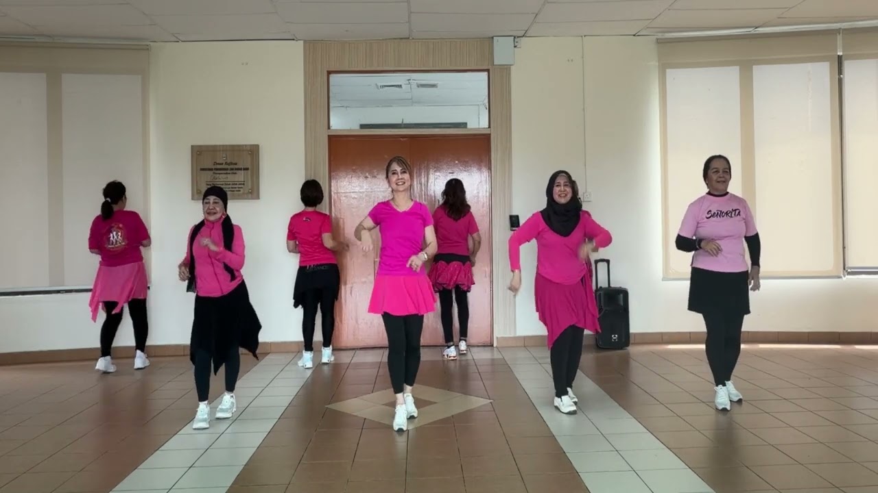 Kiss Me Honey Line Dance demo by Janet's LD Group