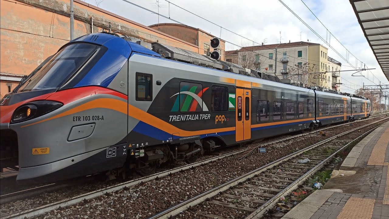 Treno Pop con i nuovi loghi Trenitalia TPER in arrivo a Parma [4K]