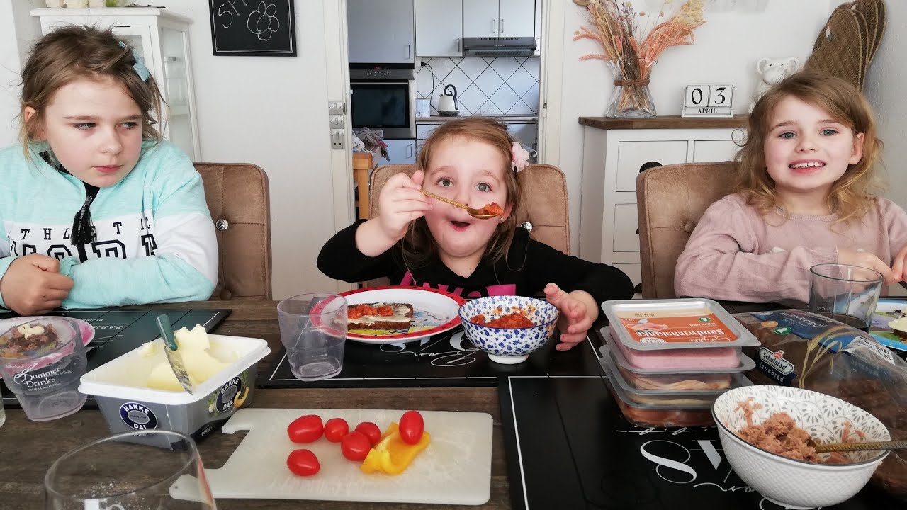 Hollie er på besøg 🥰 Vi spiser frokost & leger 