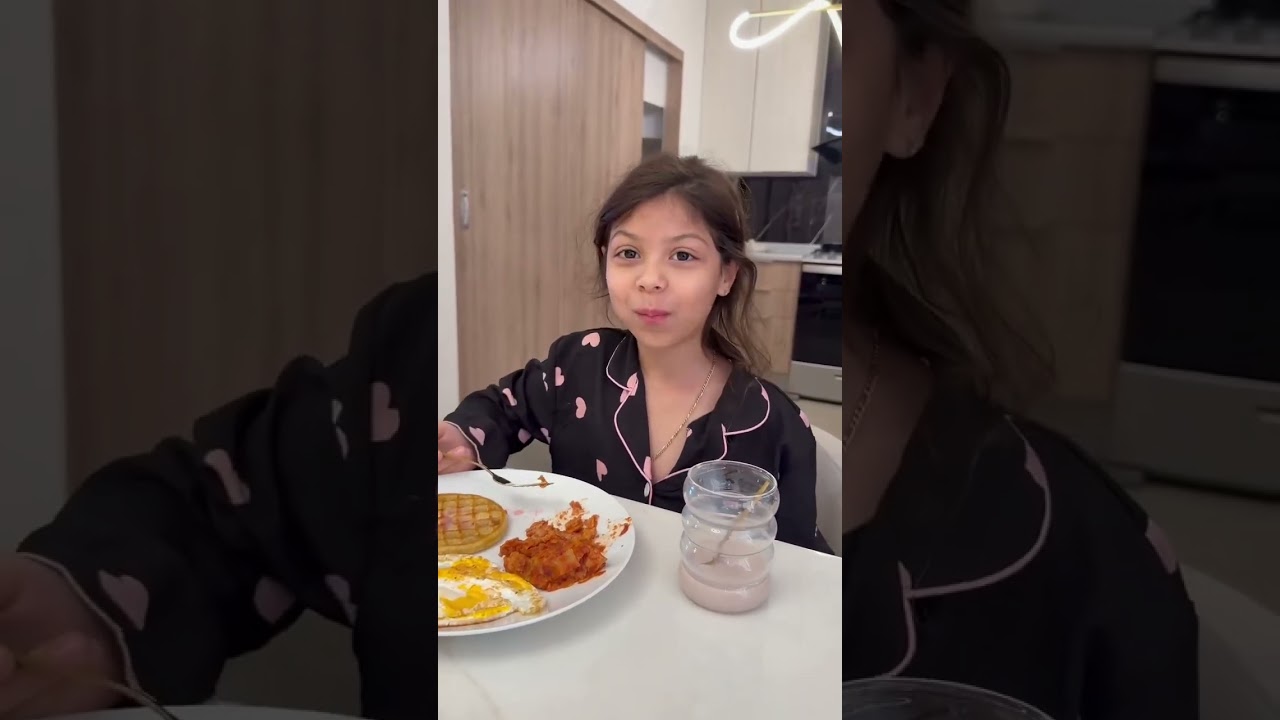 Siendo hija única por un día 👧🏻💖Allisson feliz la arregle peine ella sola eligió