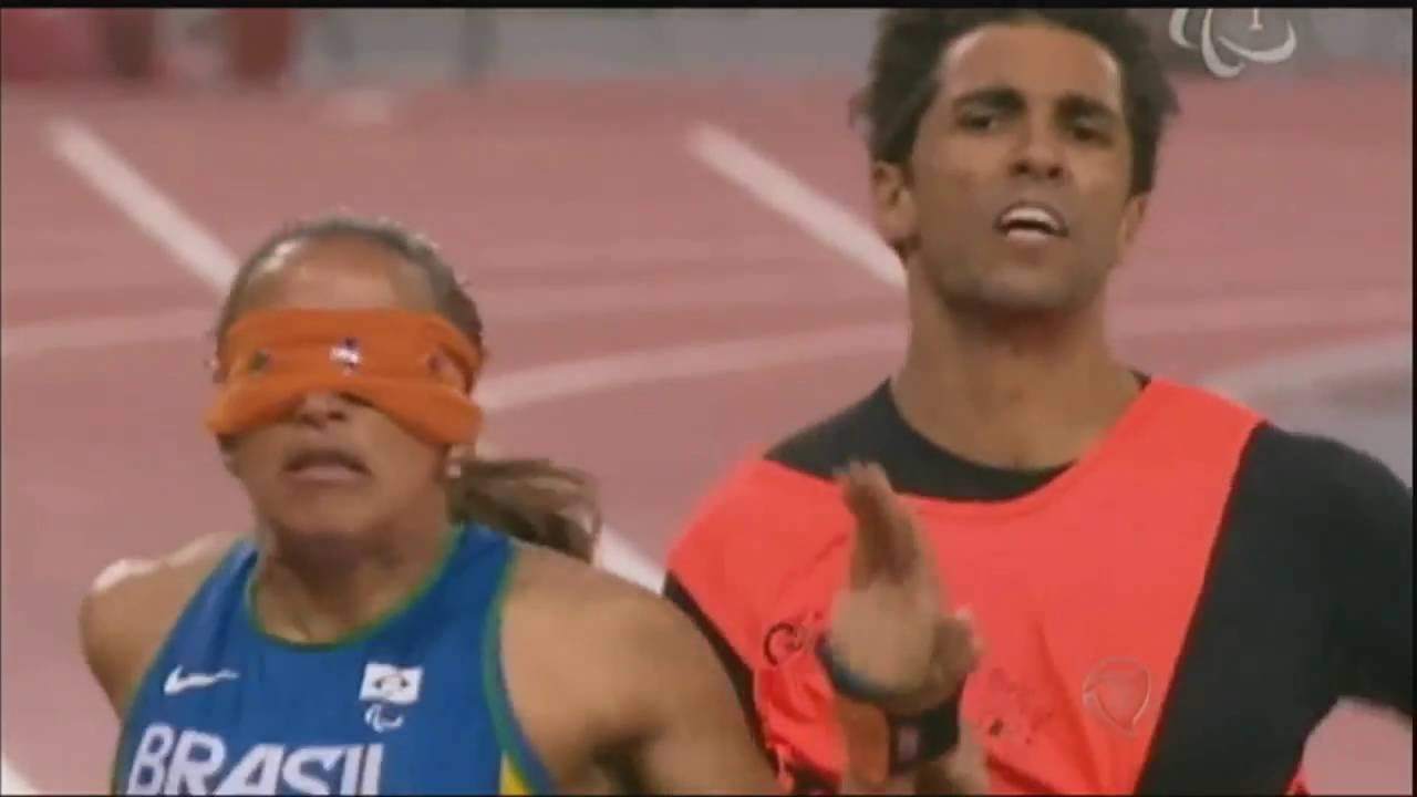 Conheça a atleta que é esperança de medalha no atletismo das Paralímpiadas