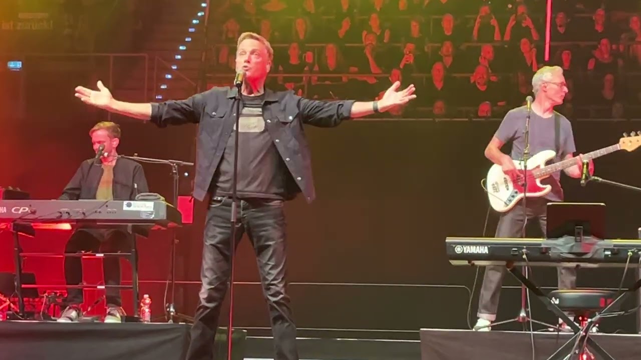 ARMS AROUND THE SUN - Michael W. Smith Ludwigsburg Germany 2025 (06)