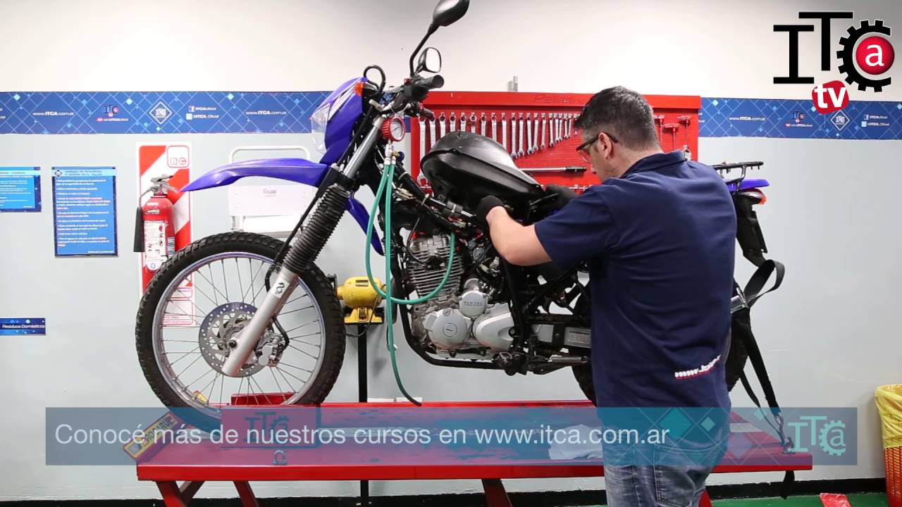 Como medir la presi&oacute;n de combustible en una moto