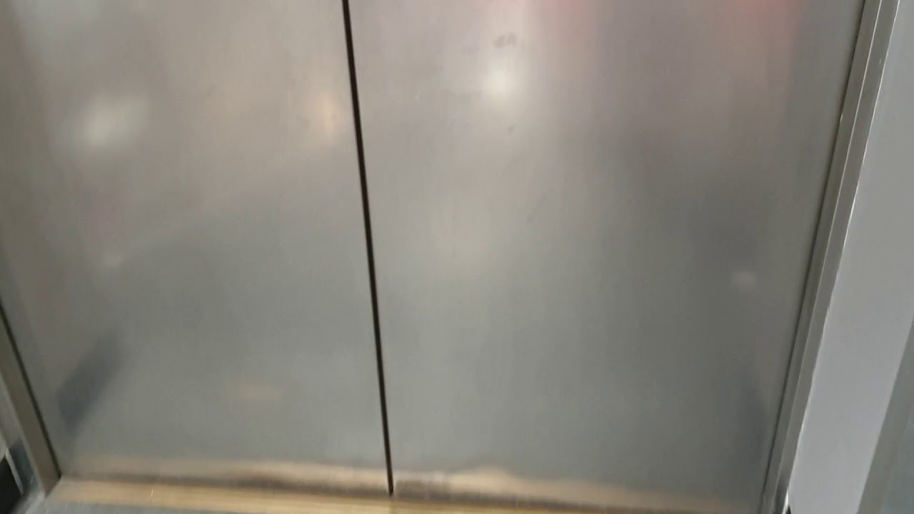 2002 UK Lift @ Sainsburys in Victoria
