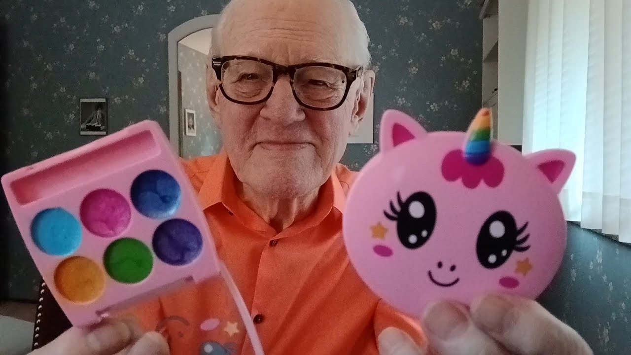 ASMR Дедушка делает тебе макияж💄с розовым единорогом для сна (ПОСТУКИВАНИЕ, ЧЕСАЧИВАНИЕ)🥱