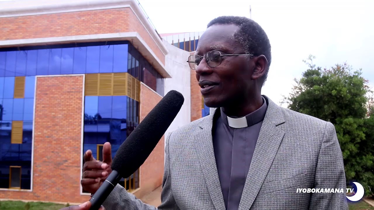 Rev.Dr.Antoine Rutayisire yasobanuye umubatizo wemewe uwo ariwo /Bamwe barasabwa kongera kubatizwa