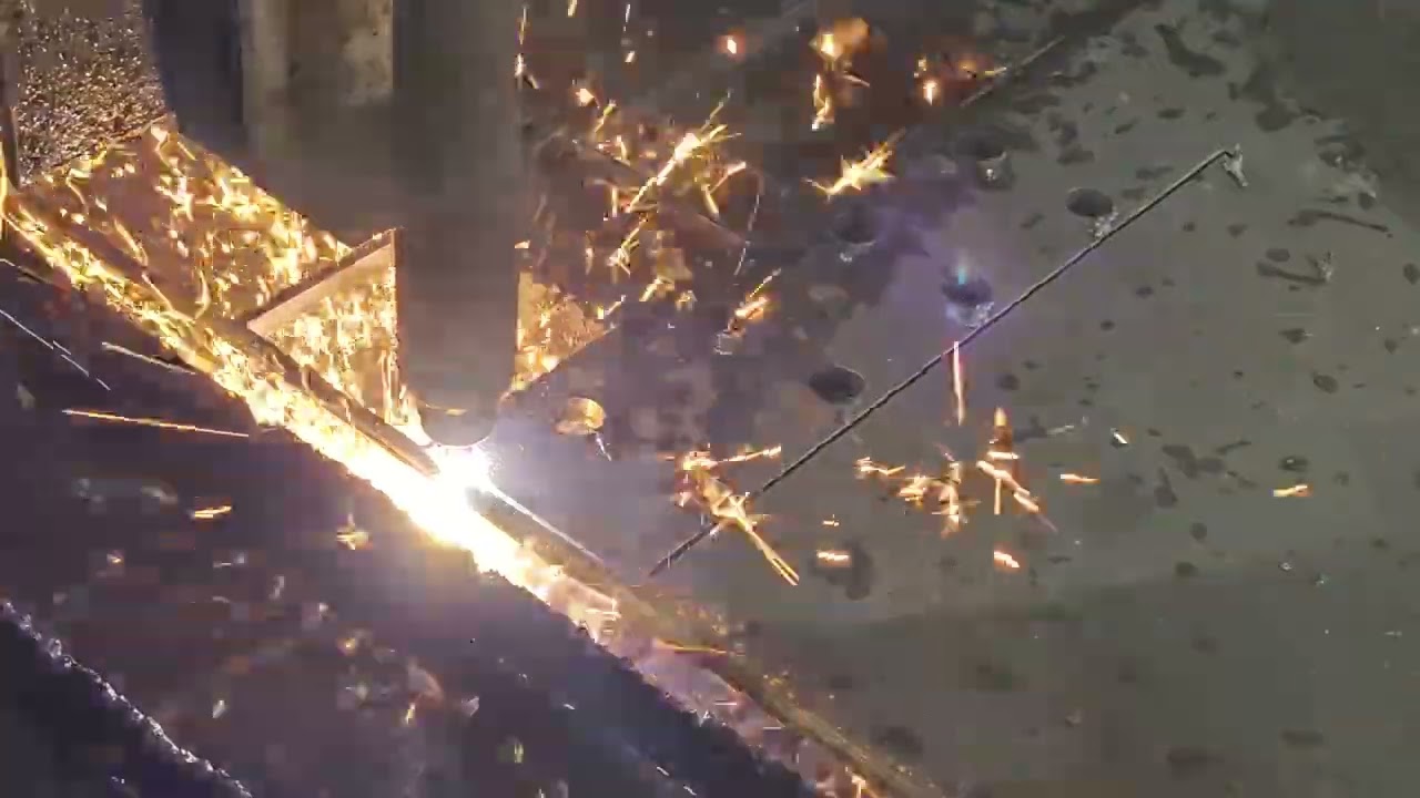 Plazma CNC wycinanie elementów konstrukcji hali stalowej z blachy 10mm