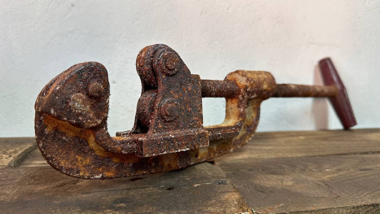Restoring a 60-Year-Old Pipe Cutter