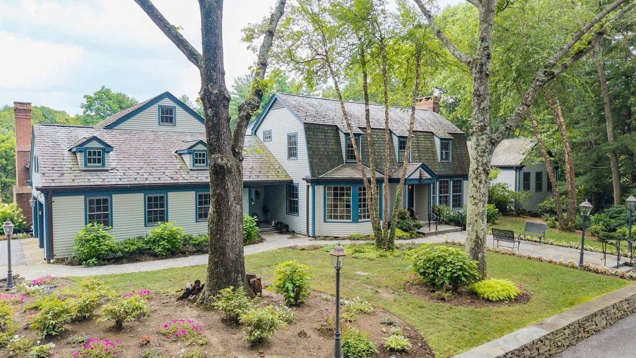 4 Clock Tower Ln, Old Westbury, NY