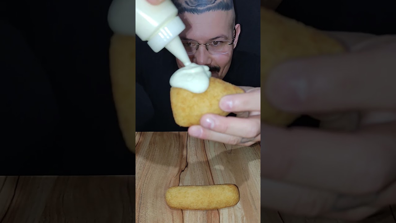 ASMR Coxinha de Frango, Salsich&atilde;o e Maionese Verde !!!