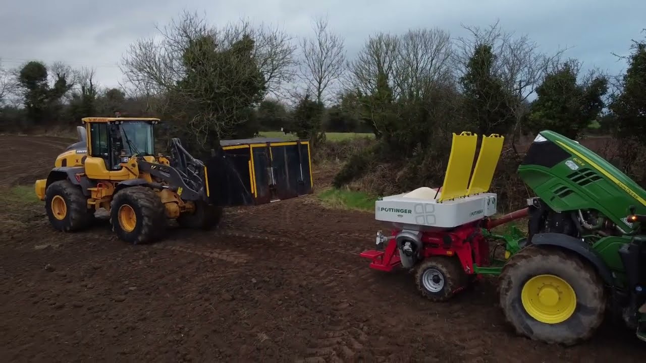 Aidan Wickham & Son ~ Sowing Oat's with a John Deere ~ 6215R