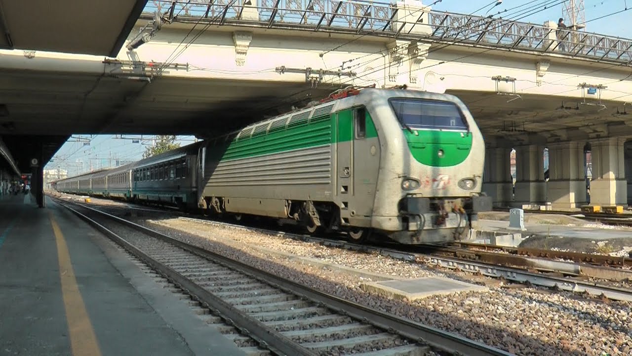 2010-09-24 Stazione di Bologna Centrale - Arrivi e partenze