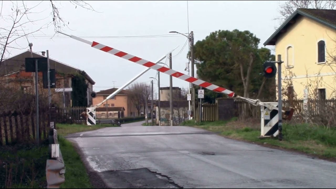 Remedello (I) Passaggio a Livello // Level crossing //