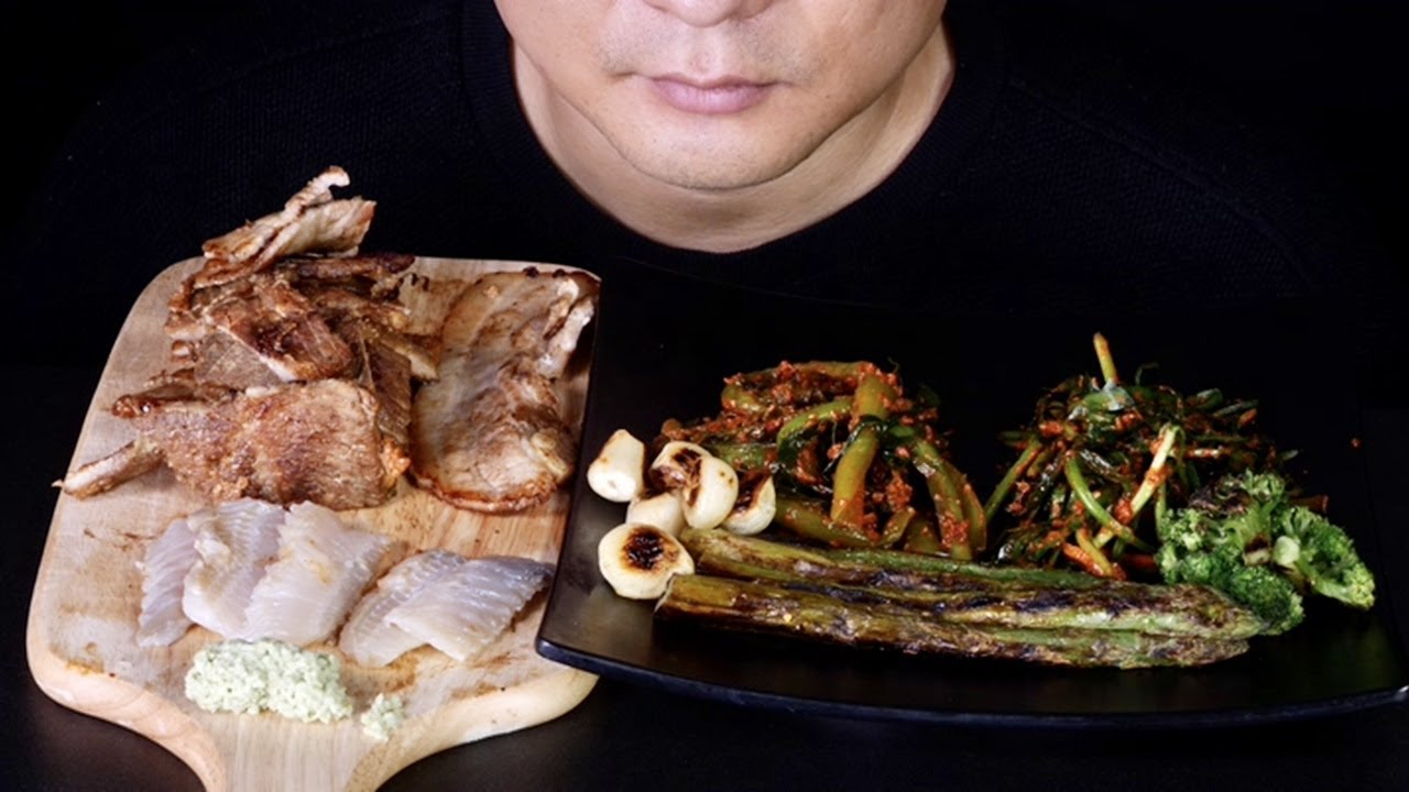[4K ASMR Mukbang]  홍어 삼합 !!  hongeosamhap  Skate, Pork, and Kimchi Combo