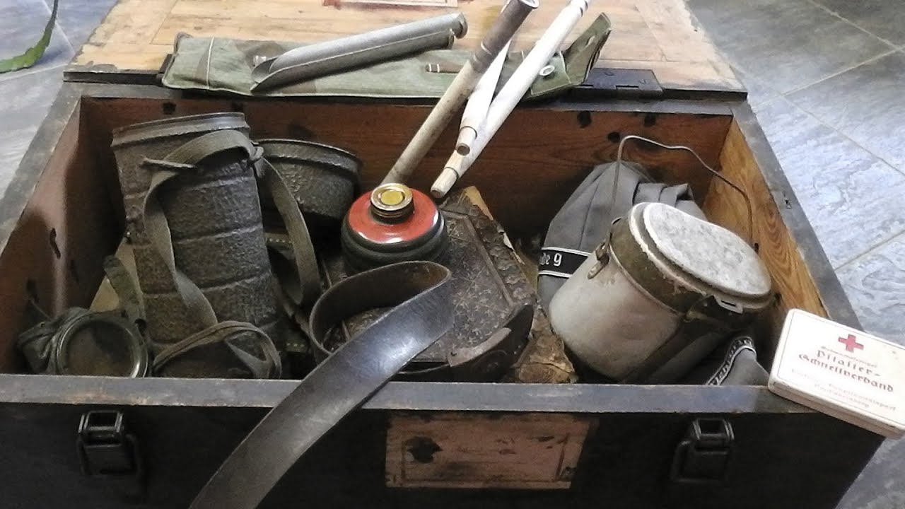WW2 Relikte Teil 115 : Wehrmacht-Kiste mit Inhalt vom Schuldachboden ( WK2 )