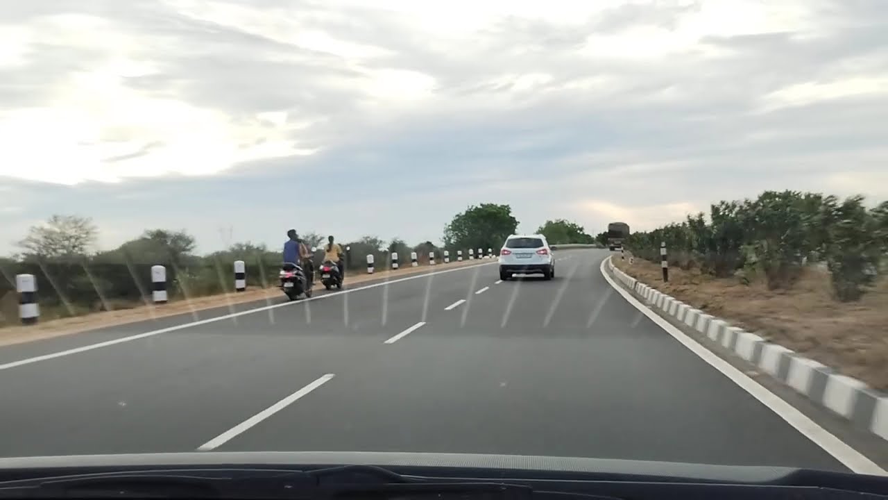 Beautiful highway driver enjoying the Indian scenery awesome nature of Indian National Highway 🛣️