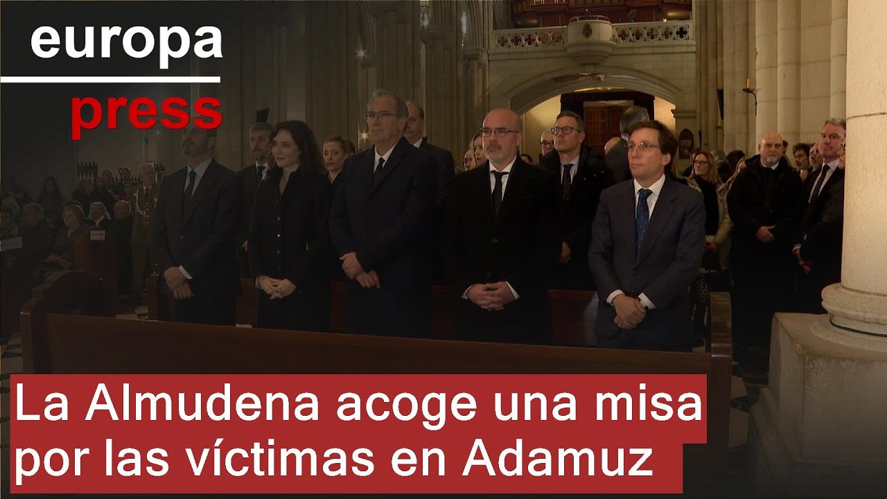 La Almudena acoge una misa por las víctimas en Adamuz pedida por Ayuso