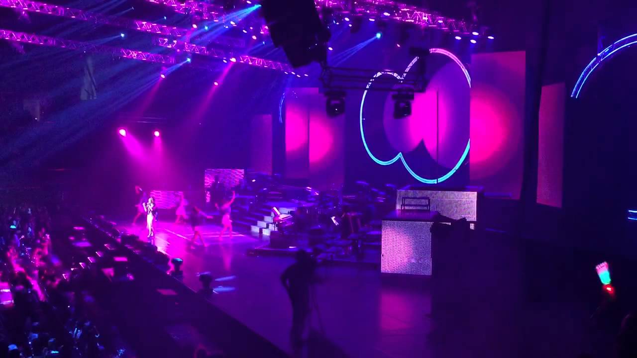 ออย Shocking Pink - อึดอัด [Dojo B5 Concert]