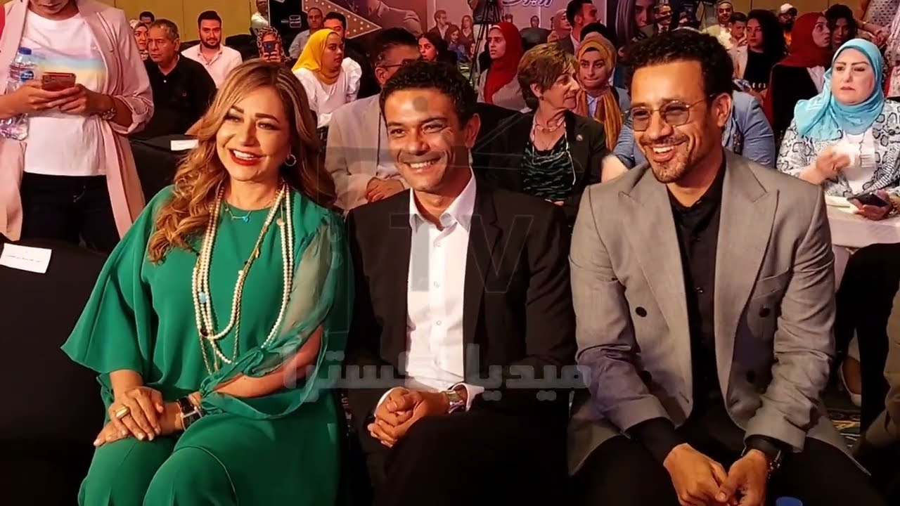 ليلى علوي مع ابنها وريهام حجاج وآسر ياسين خلال تكريم وزارة التضامن لعدد من مسلسلات رمضان