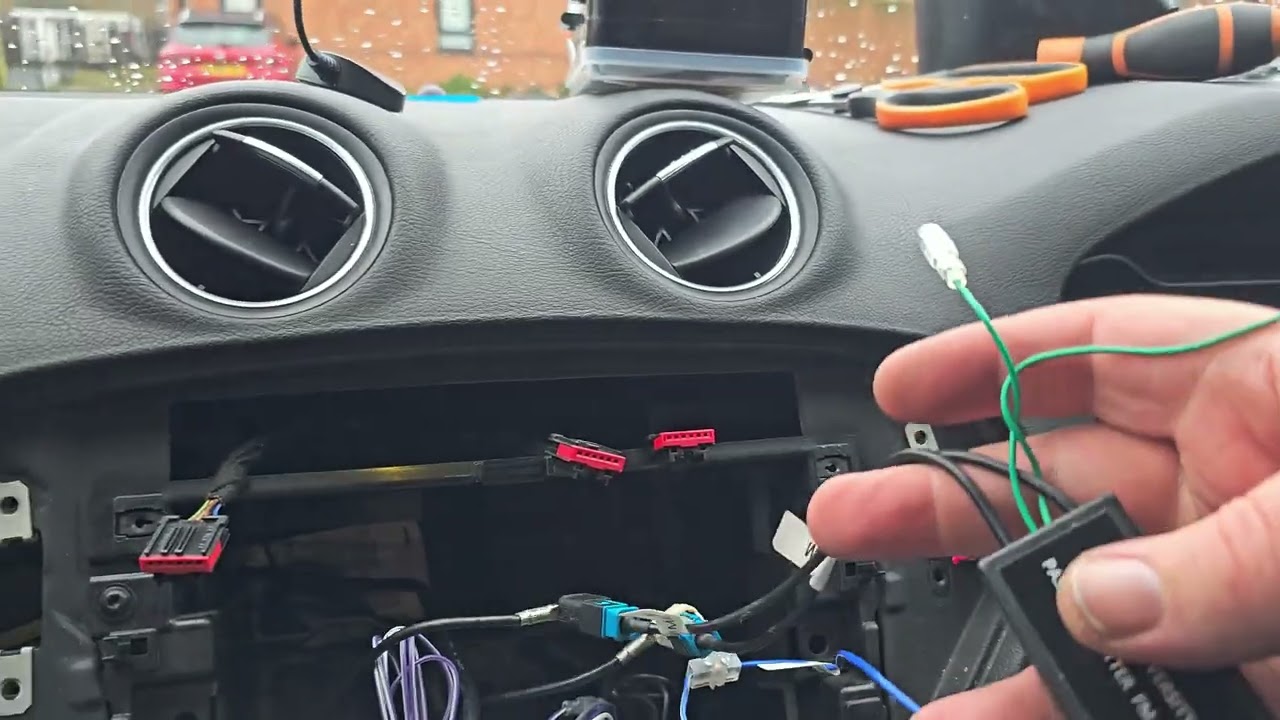 Mondeo mk4 facelift diversity antenna and aftermarket headunit. how to get the best signal.