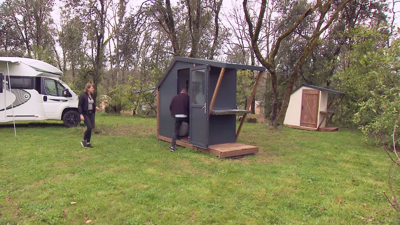 Un couple invente des sanitaires de camping écologiques