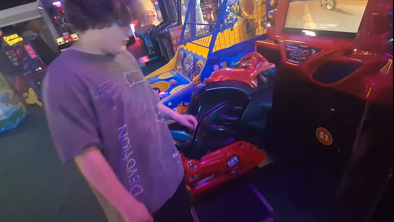We went to an arcade (i got scammed)