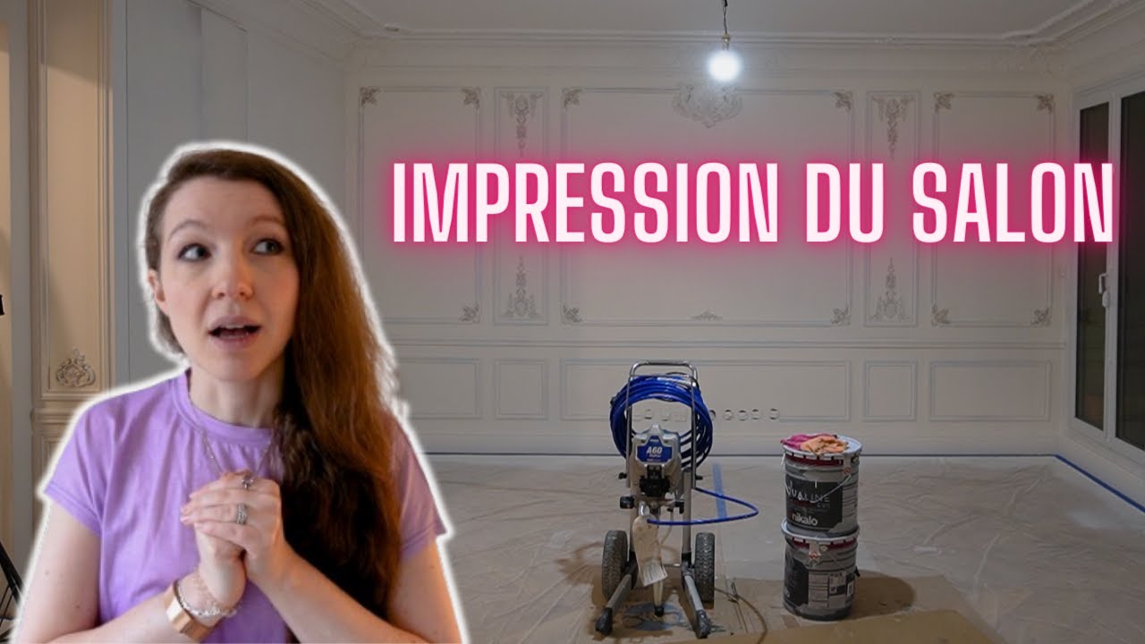 Peinture d'impression sous-couche sur murs et plafonds moulurés d'un salon haussmannien