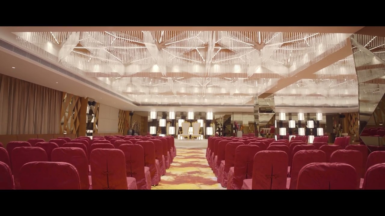The Mist Banquets Pyramid & Rose