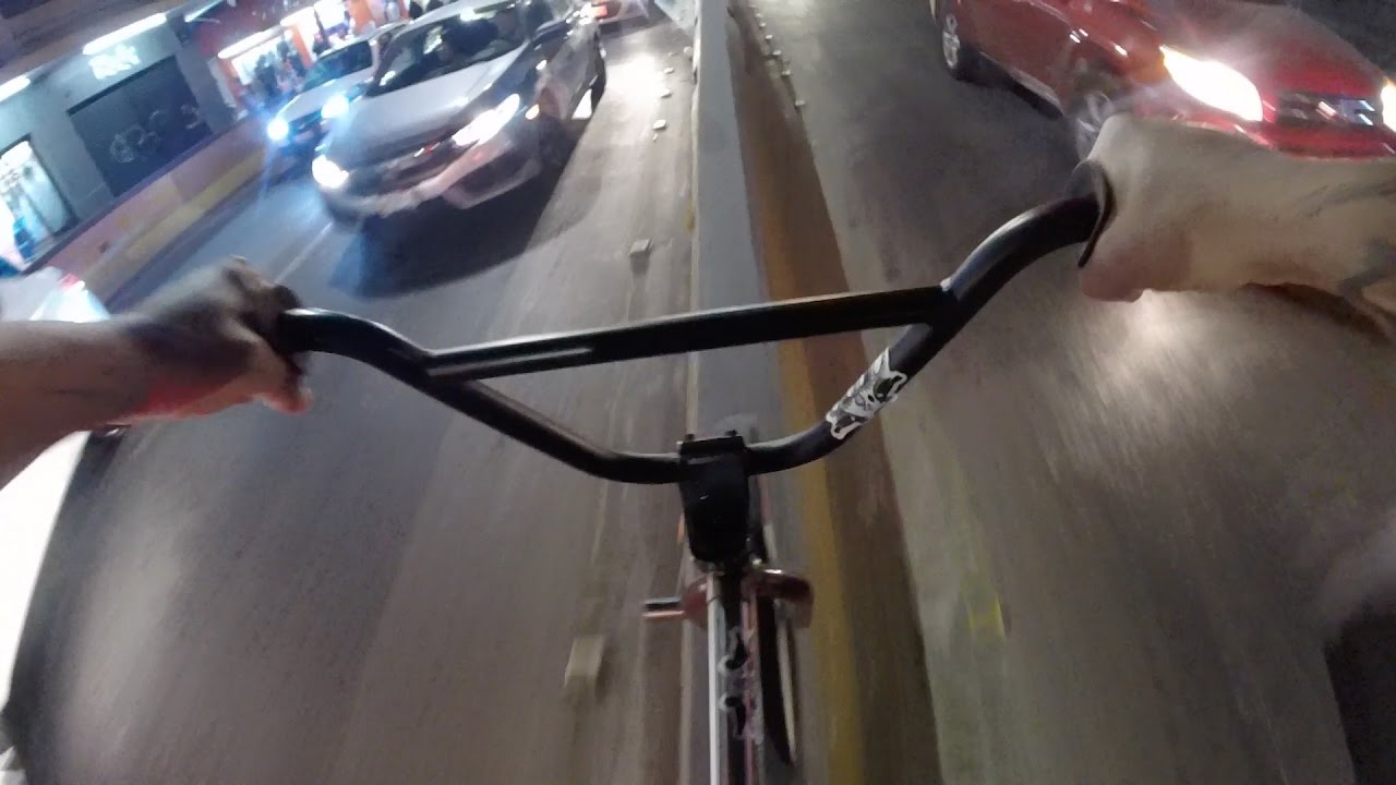 RODANDO EN BMX DE NOCHE  - GOPRO
