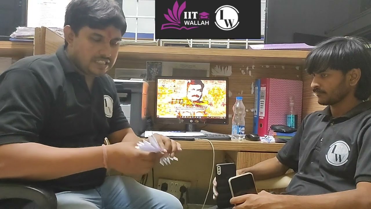 Atendra sir ne देखते-देखते physics ka ek practical karke dikhaya##  IITWALLAH 🤩😱