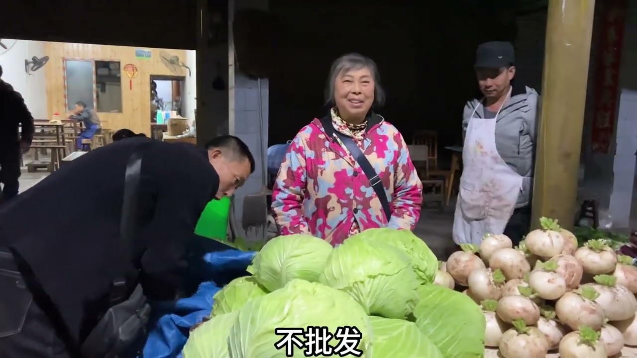 今天卖菜依旧是龙二去，没想到龙二卖菜还是很受欢迎。