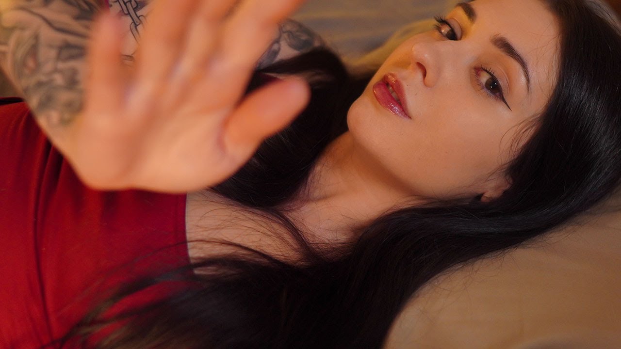 ASMR Duermo en tus piernas mientras te cuido💗