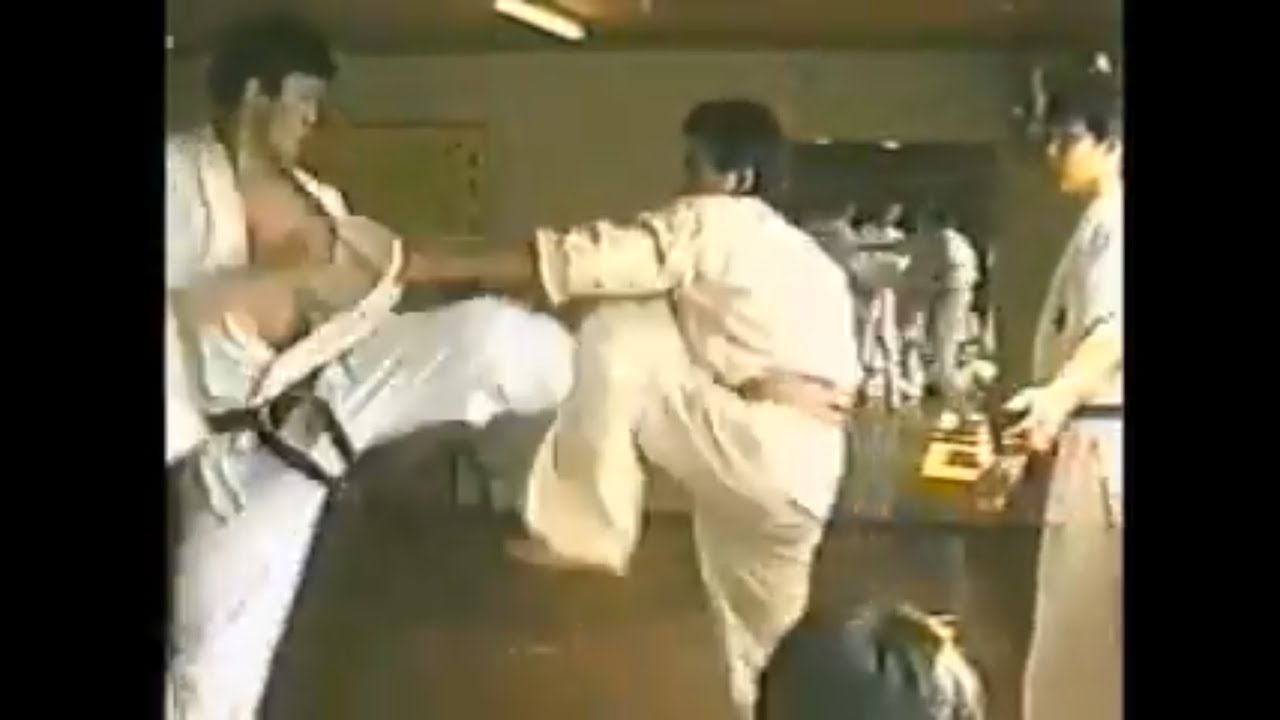 Kyokushin 10 Men Kumite - Okazaki vs Tomiyama