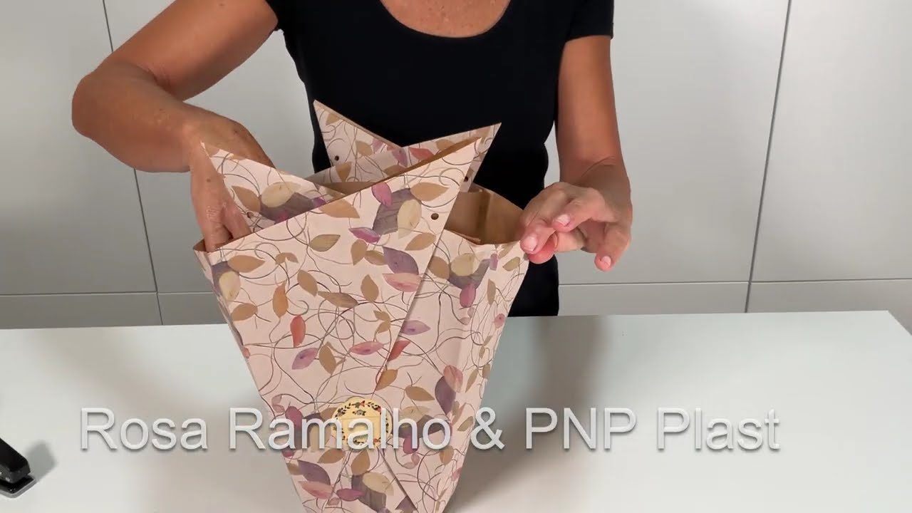 Christmas is coming!🎄How to Gift Wrap a Poinsettia with kraft paper