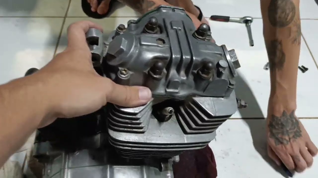 ESTILO TAILÂNDIA DESMONTAMOS MOTOR NO CHÃO DA CBX STRADA 200