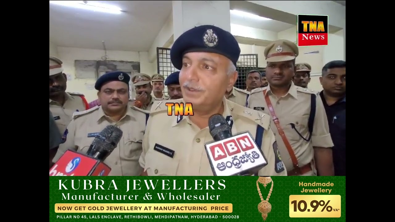 #HYDERABAD Cp.Sandeep shandilya IPS Surprise Visit Depty Commissioner Of Police South West Zone Hyd