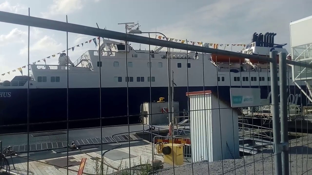 Ms Bohus lämnar Strömstad för sista gången.