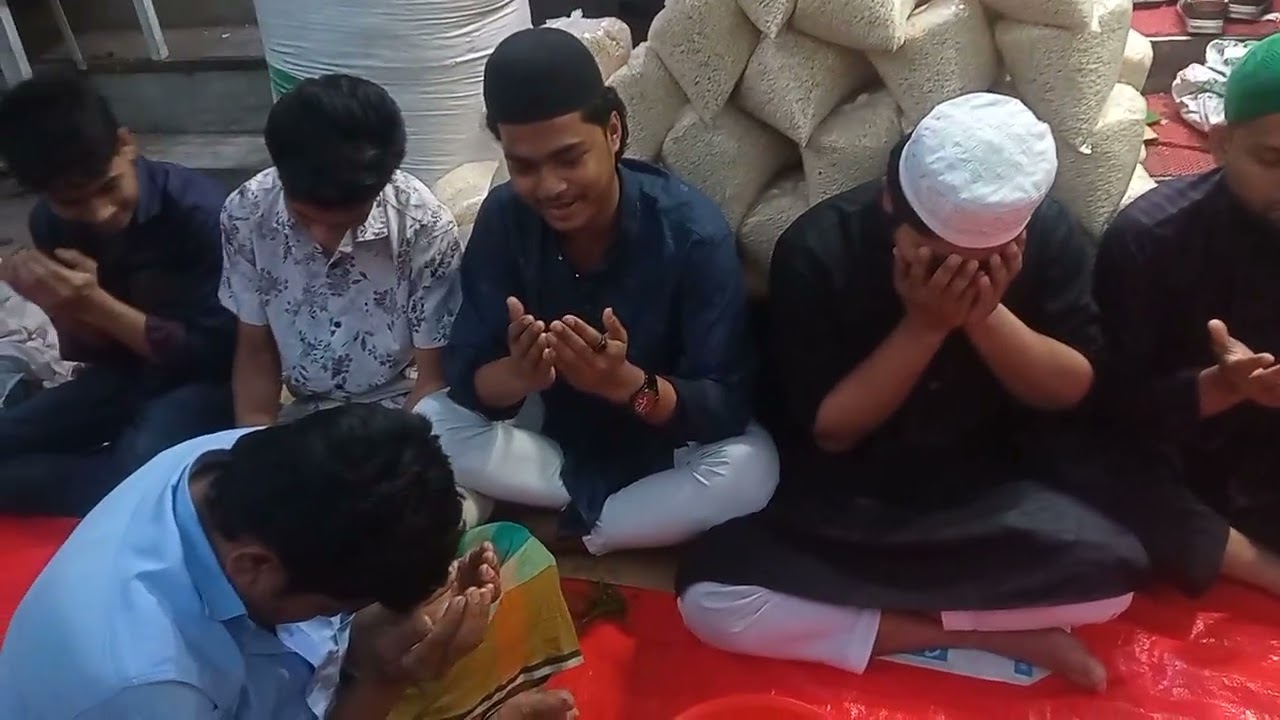 পুরান ঢাকার মায়ের ইফতার আয়োজন করেছে সবার জন্য দোয়া চান আল্লাহ কাছে AR news 