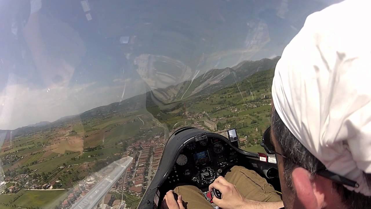 ASH26E LOW PASS AND LANDING