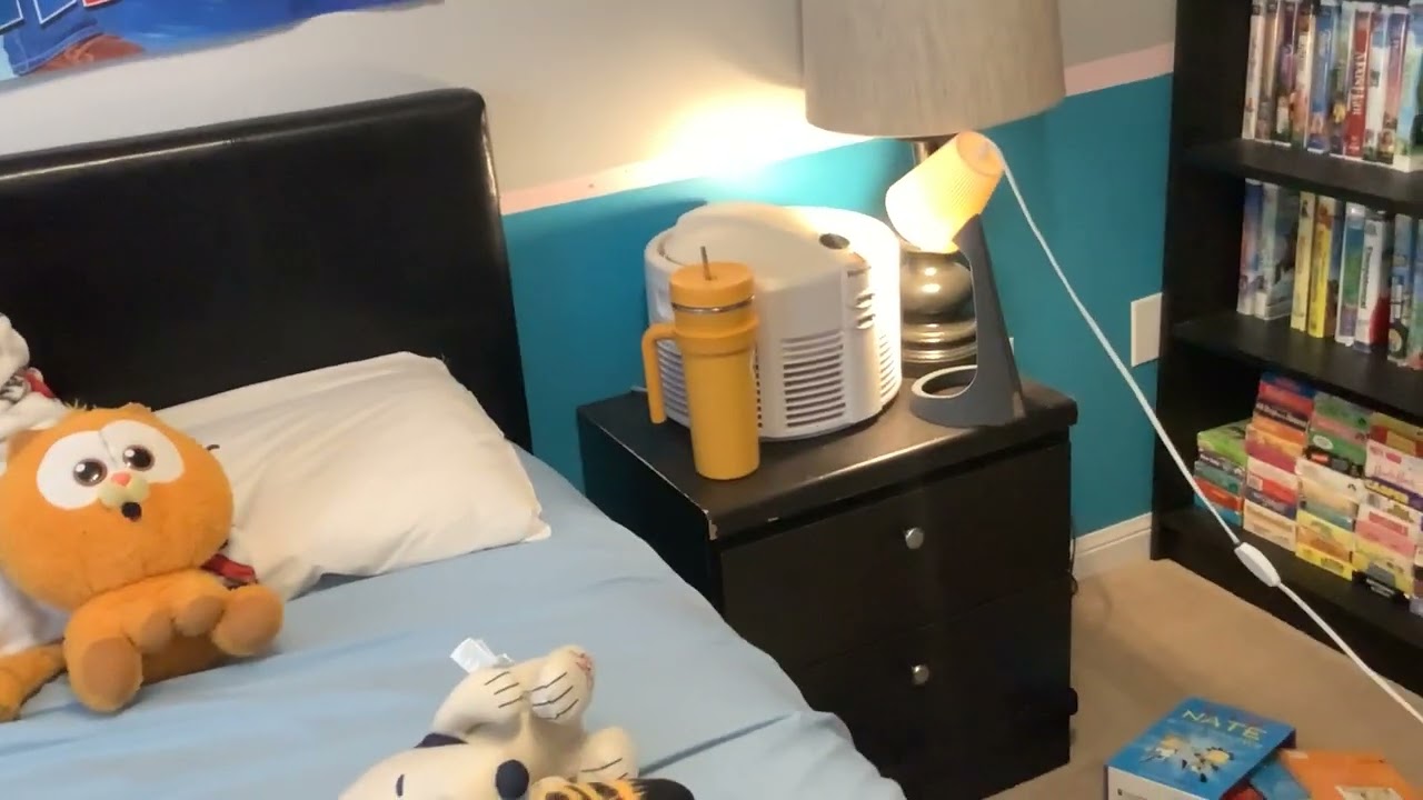 Yoshi Watches The Nickelodeon Fish Logo