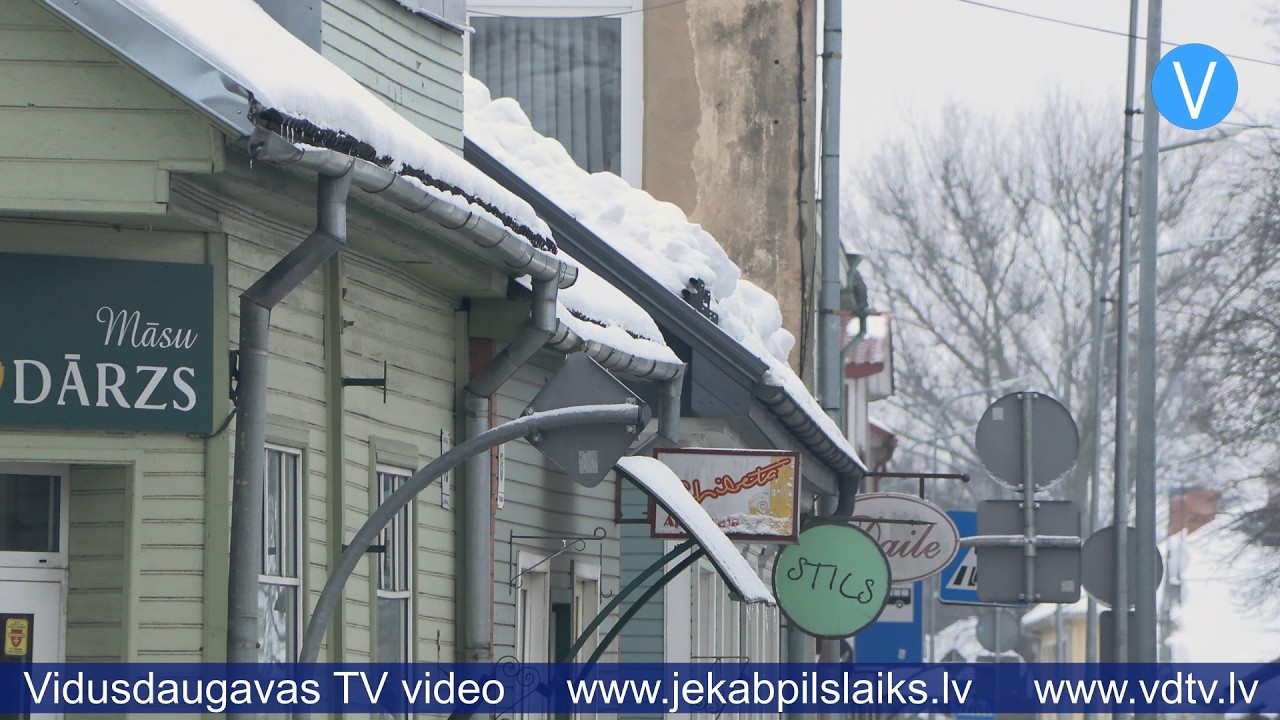 Tauta ziņo: Jēkabpilī nenotīrīti jumti apdraud garāmgājējus