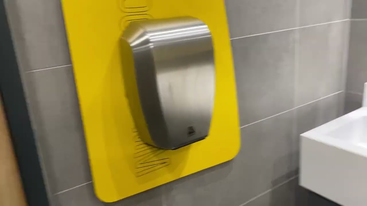 AirDri COMPACTDris at McDonald’s, Station Road, Sutton In Ashfield 🚹