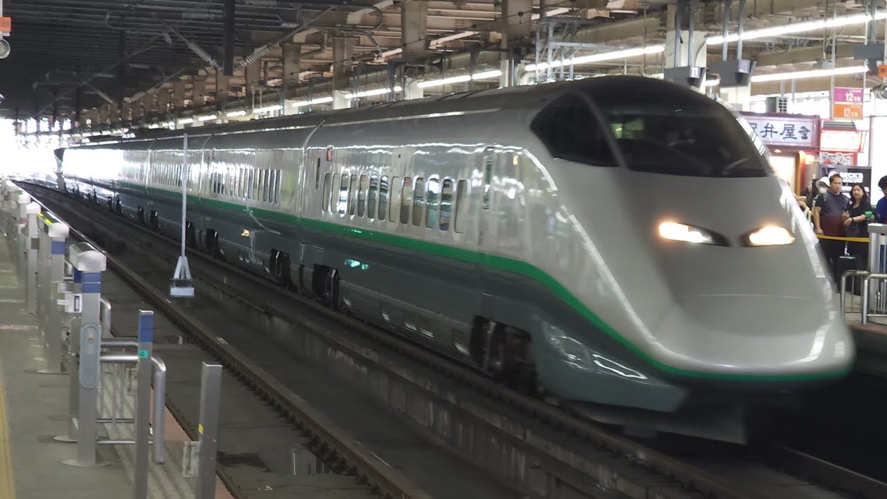 [懐かしい銀つば✨] 135B つばさ・やまびこ135号 山形・仙台行の列車として大宮駅17番線を静かに発車するシーン[JR東日本幹カタE3系L65編成(旧塗装·銀つば)+幹セシE5系U41編成]