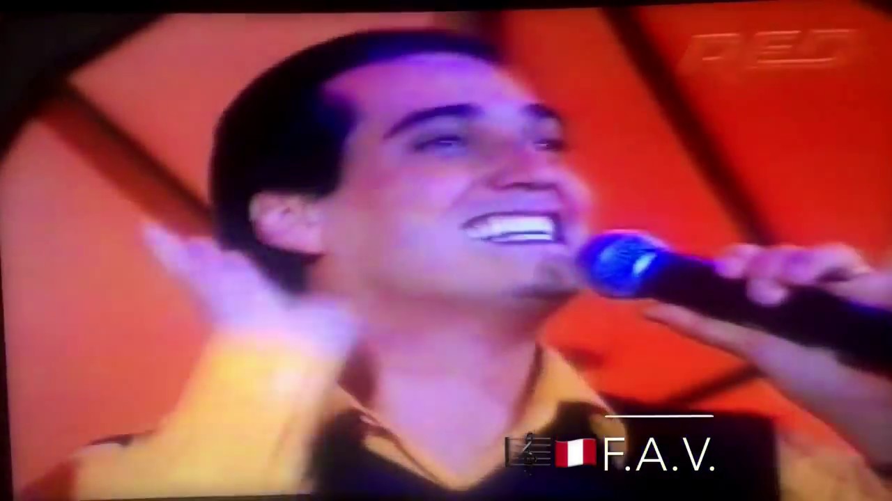 Guillermo Dávila canta 