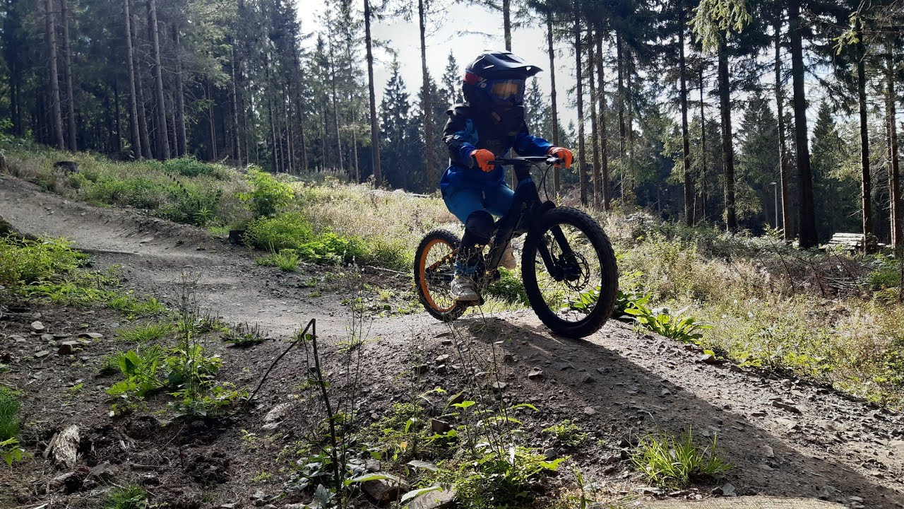 Das zweite Mal mit meinem 4 Jährigen Sohn im Bikepark Hahnenklee auf dem Flowtrail Canyon Offspring