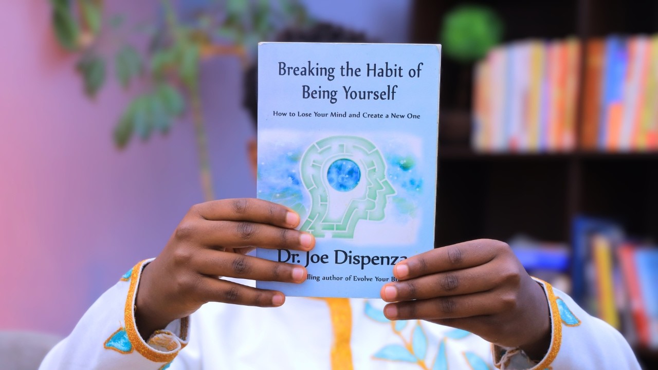 ራስን አፍርሶ መስራት? || Breaking The Habit of Being Your Self || BookTalk