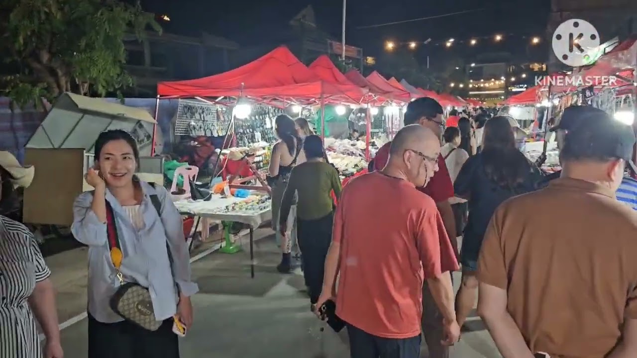 Nov yog  taj laj tsaus ntuj nyob Vang Vieng lawm os 