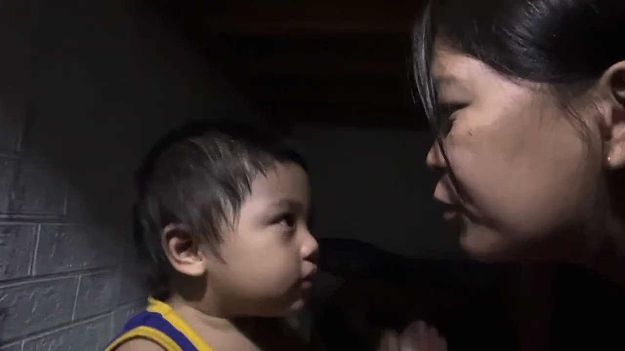 baby kissing her mommy 